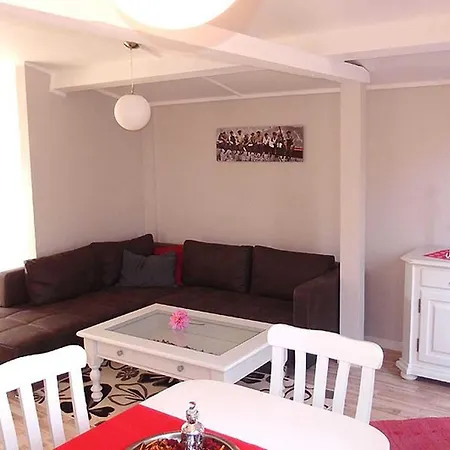 Ellie Mit Bootscharter Auf Der Mueritz Semesterbostad Hohen Wangelin