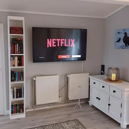 Ellie Mit Bootscharter Auf Der Mueritz * Hohen Wangelin