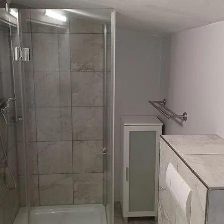 Semesterbostad Ellie Mit Bootscharter Auf Der Mueritz Hohen Wangelin