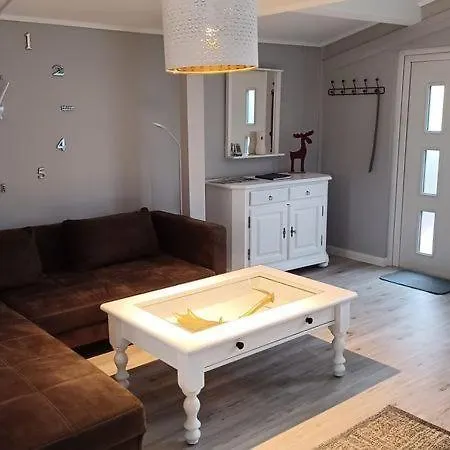 Semesterbostad Ellie Mit Bootscharter Auf Der Mueritz Hohen Wangelin