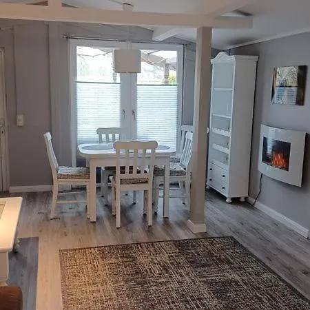 Ellie Mit Bootscharter Auf Der Mueritz *